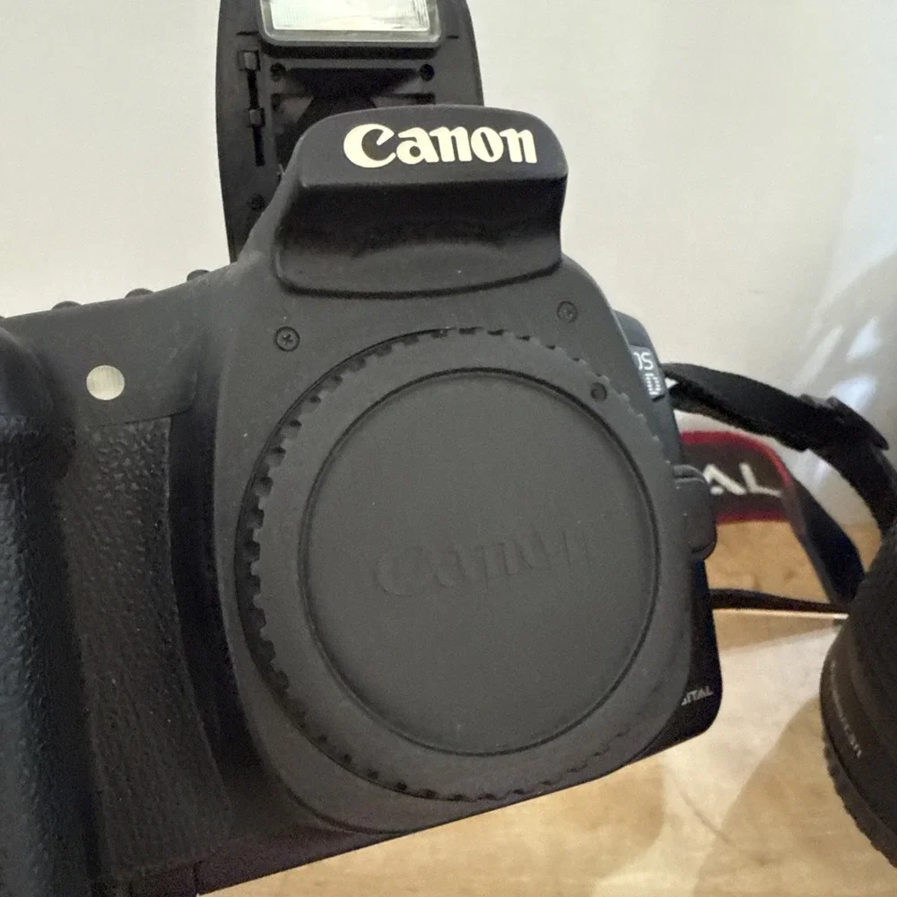 Canon EOS 20D 18-55,  EF 28-80mm F/3.5-5.6 Digital SLR Camera With Bag & Extras